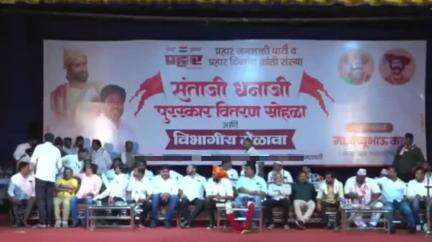अंजनगाव सुर्जी: कापूसतळणी येथील पक्षीमित्र अरुण शेवाणे यांना माजी राज्यमंत्री बच्चू कडूंच्या हस्ते संताजी-धनाजी कार्यकर्ता पुरस्कार