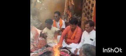 बलिया: युद्ध में भारत की जीत के लिए रामपुर स्थित हनुमान मंदिर में भाजपा कार्यकर्ताओं ने किया हवन पूजन #OperationSindoor