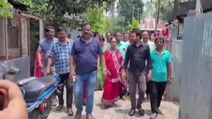 তুফানগঞ্জ ২: উচ্চমাধ্যমিকে রাজ্যে দ্বিতীয় বক্সিরহাটের তুষার দেবনাথ;  আর্থিক সহায়তা প্রদান তৃণমূল নেতৃত্বের