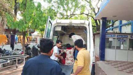 सिमरिया: JK सीमेंट प्लांट के पास भीषण सड़क हादसा, तेज रफ्तार बस ने बाइक सवारों को रौंदा, पिता और दो बेटियां घायल