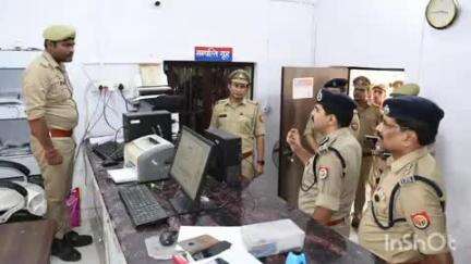 डिबाई: डीआईजी कलानिधि नैथानी ने डिबाई थाना का किया निरीक्षण