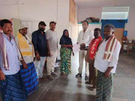గద్వాల్: జిల్లాలో గ్రామపంచాయతీ వర్కర్స్ ప్రతినెల 5 నా జీతం చెల్లించాలని:ఐఎఫ్టియు జిల్లా ప్రధాన కార్యదర్శి జమ్మిచెడు కార్తీక్