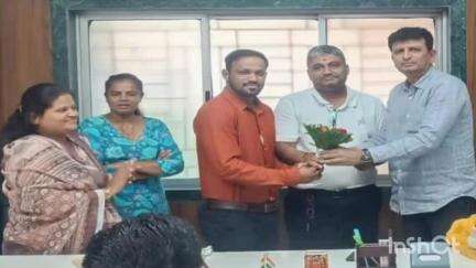 સોનગઢ: પાલિકા પ્રમુખની હાજરીમાં નગરપાલિકાના હોલમાં ચીફ ઓફિસરનો વિદાય સમારંભ યોજાયો