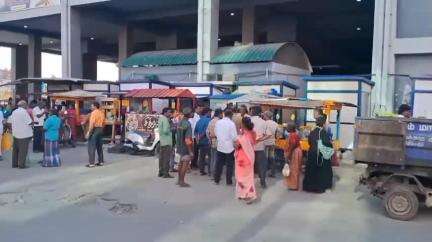 சேலம் தெற்கு: பழைய பஸ் நிலையம் பகுதியில் ஆக்கிரமிப்புகளை அகற்ற சென்ற அதிகாரிகளுடன் கடைக்காரர்கள் வாக்குவாதம்- மே.13க்கு ஒத்திவைப்பு