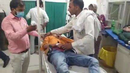 सीतापुर: मछरेहटा में तेज रफ्तार दो बाइकों के बीच हुई जोरदार टक्कर, चार लोग हुए घायल