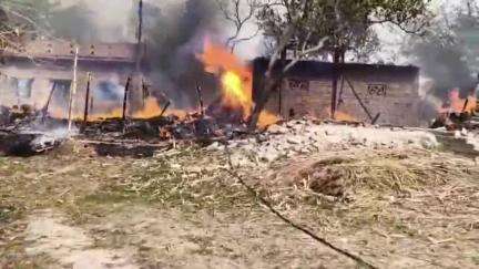 बैरिया: मियापुर पंचायत के भेड़िहरवा गांव में आग लगने से 6 घर जलकर राख हो गए