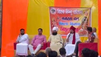 महमूदाबाद: कमालपुर में बजरंग दल के कार्यकर्ताओं ने त्रिशूल दीक्षा लेकर लिया शपथ