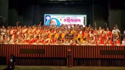 ব্যারাকপুর ২: ব্যারাকপুর সন্ধ্যা সমিতি সাধারণ পাঠাগারের পক্ষ থেকে ব্যারাকপুরে আয়োজিত হলো ১৬৪ কন্ঠে রবীন্দ্রনাথ