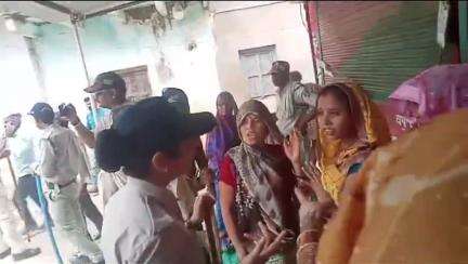 देवेंद्रनगर: पन्ना के सलेहा में शराब दुकान स्थानांतरण की मांग को लेकर हंगामा, 8 मई को ज्ञापन सौंपा गया, 9 मई को भी धरना जारी रहा
