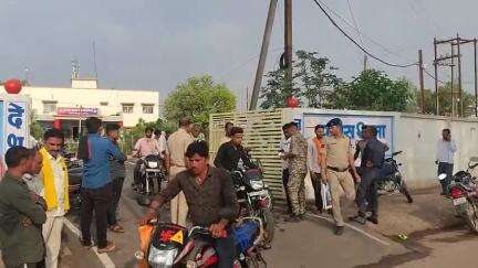 खनियाधाना पुलिस ने रूटीन चेकिंग अभियान के दौरान तेज रफ्तार बिना लाइसेंस के चल रहे वाहनों को दी समझाइश