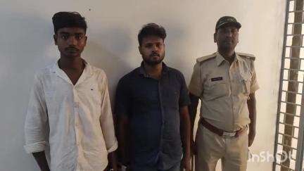 शंकरपुर: शंकरपुर थाना पुलिस ने आर्म्स एक्ट के दो फरार अभियुक्तों को परमानंदपुर गांव से गिरफ्तार किया