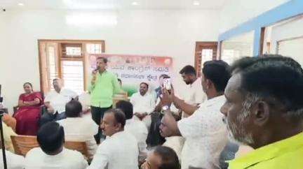 ಮಾಗಡಿ: ಪಟ್ಟಣದಲ್ಲಿ ಯುವ ಕಾಂಗ್ರೆಸ್ ಸಮಾವೇಶ ಹಿನ್ನೆಲೆಯಲ್ಲಿ ಶಾಸಕ ಬಾಲಕೃಷ್ಣ ಅವರಿಂದ ಸಭೆ