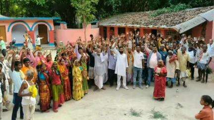 औराई: ताराजीवर गांव के विद्यालय परिसर में कांग्रेस की सभा, आम लोगों की समस्याएं सुनी गईं