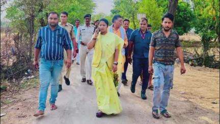 बिरसिंहपुर: राज्यमंत्री प्रतिमा बागरी पहुंची चित्रकूट के ग्राम खाँच, माता जी मंदिर में आयोजित कार्यक्रम और भंडारे में हुई शामिल