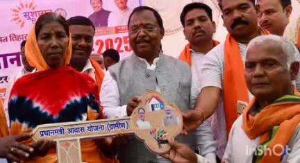 बलरामपुर: सुशासन तिहार के अंतर्गत दोलंगी में समस्या समाधान शिविर का हुआ आयोजन, मंत्री राम विचार भी रहे शामिल
