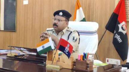 अररिया: एसपी के निर्देश पर जिले के विभिन्न थाना क्षेत्रों से 13 आरोपियों को पुलिस ने किया गिरफ्तार, न्यायालय में किया पेश
