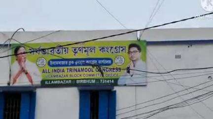 ইলামবাজার: ইলামবাজার ব্লক তৃণমূল কংগ্রেসের পক্ষ থেকে কবিগুরুর রবীন্দ্রনাথ ঠাকুরের ১৬৫ তম জন্মবার্ষিকী পালন করা হয়