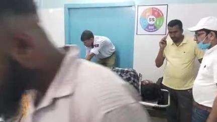 कुदरा में एन एच 19 पर टेंपो वाहन एवं बाइक में जोरदार टक्कर बाइक चालक गंभीर रूप से  घायल टेंपो वाहन सड़क किनारे  जा पलटा