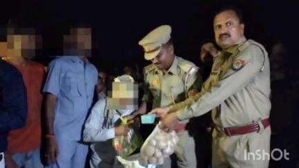 भानपुर: सोनहा पुलिस का सराहनीय प्रयास, कटका गांव में पहुंचकर पीड़ित परिवार को दिया आटा, चावल व जरूरी सामान