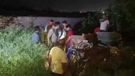 मुगलसराय: नसीरपुर पट्टन के पास ट्रक की टक्कर से खाई में अनियंत्रित होकर पलटा ट्रैक्टर, एक दर्जन सवार गंभीर रूप से घायल