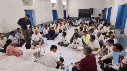 बड़गांव: उदयपुर में हींता गांव में कलेक्टर की रात्रि चौपाल, ग्रामीणों ने रखीं समस्याएं