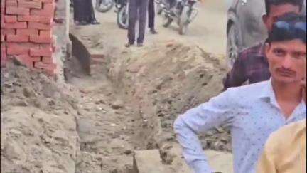 बिसवां: बढ़हीडीह में विधायक निधि से हो रहा कार्य अतिक्रमण के चलते हुआ बाधित, ग्रामीणों की शिकायत पर विधायक हुए नाराज
#Jansamasya