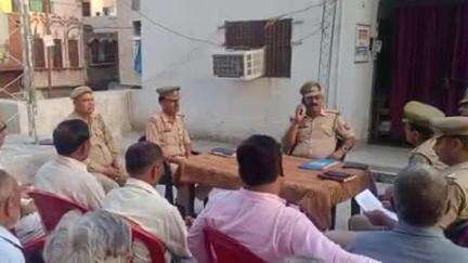 कोल: अलीगढ़ पुलिस ने संभ्रांत व्यक्तियों के साथ पीस कमेटी की मीटिंग की, अराजकता फैलाने वालों पर होगी कड़ी कार्रवाई