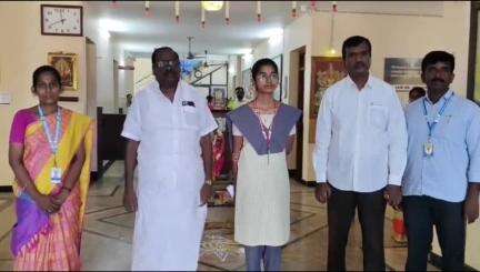 மண்ணச்சநல்லூர்: நம்பர் ஒன் டோல்கேட் அருகே 12ம் வகுப்பு பொதுத் தேர்வில் மாநிலத்தில் 3வது இடம் பிடித்து வெற்றி பெற்ற மாணவிக்கு பாராட்டு