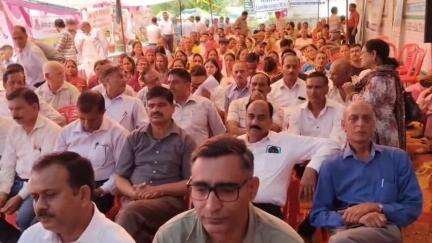 घुमारवीं: सरकार जनता के बीच पहुँची, घड़ालवी में 'गाँव के द्वार' कार्यक्रम आयोजित, मंत्री राजेश धर्मानी ने बिजली, पानी और सड़क पर की चर्चा