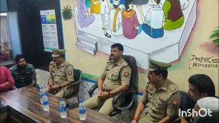 बिसौली: संग्रामपुर में CO और कोतवाल बिसौली ने बैठक कर भारत-पाकिस्तान के बीच चल रहे तनाव को लेकर भ्रामक पोस्ट न करने की अपील की