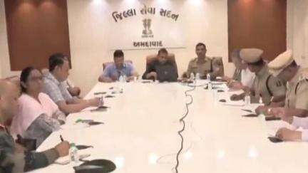 વટવા: અમદાવાદમાં જિલ્લામાં દરેકને  સિવિલ ડિફેન્સની તાલીમ મળે તે માટે બેઠક યોજાઇ,