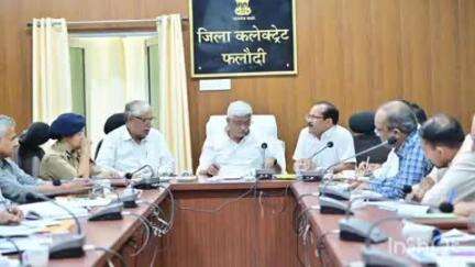 लोहावट: फलोदी में केंद्रीय मंत्री गजेन्द्र सिंह शेखावत ने ली समीक्षा बैठक