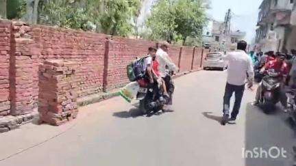 बाजपुर: गदरपुर के मोहल्ला वार्ड नंबर आठ में विद्युत पोल गिरने से बिजली हुई बाधित, लोगों में दिखा रोष