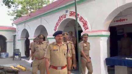 तिर्वा: ठठिया थाने में एसपी ने किया वार्षिक निरीक्षण, विवेचकों को जल्द विवेचना करने के दिए निर्देश
