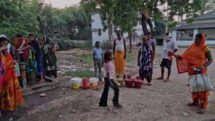 सारठ: सारठ में पेयजल संकट, डाकबंग्ला के चापानल से पानी लेने सुबह-शाम लगती है भीड़, बंद चापानल चालू कराएंगे : MLA 
#jansamasya