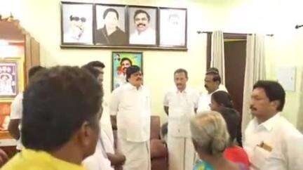 சிவகாசி: முன்னாள் அமைச்சர் கே டி ராஜேந்திர பாலாஜி இல்லத்தில் மூன்று குழந்தைகளுக்கு முழுவதுமாக கல்வி உதவித் தொகை வழங்கிய முன்னாள் அமைச்சர்