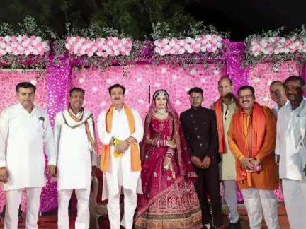 सारंगपुर: सारंगपुर क्षेत्र के कई गांवों में वैवाहिक कार्यक्रमों में पहुंचे राज्य मंत्री गौतम टेटवाल, लोगों से मुलाकात की