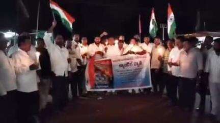జహీరాబాద్: దేశ రక్షణలో వీర మరణం పొందిన అమర జవాన్ మురళి నాయక్ కు బంజారా నేతల నివాళి#OperationSindoor