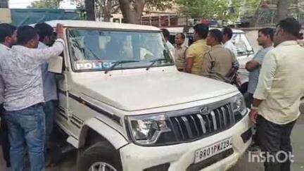 महुआ: महुआ थाने में पदस्थ पुलिसकर्मी को 5000 रुपये की रिश्वत लेते रंगे हाथ पकड़ा