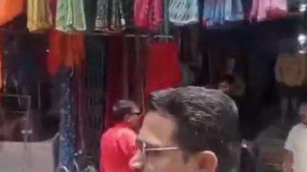 गोहरगंज: मंडीदीप में हाइवे किनारे 5 गुमठियां जब्त, शनिवार बाजार में येलो लाइन से बाहर की दुकानों का अतिक्रमण हटाया