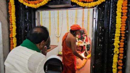 ನವಲಗುಂದ: ಹೆಬಸೂರ ಗ್ರಾಮದಲ್ಲಿ ದೇವಸ್ಥಾನ ಲೋಕಾರ್ಪಣೆ ಕಾರ್ಯಕ್ರಮದಲ್ಲಿ ಶಾಸಕ ಎನ್.ಎಚ್.ಕೋನರಡ್ಡಿ ಭಾಗಿ
