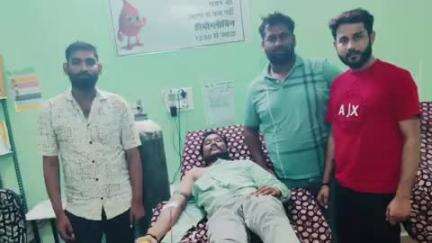 बरघाट: जिला चिकित्सालय में समाजसेवी युवा कार्यकर्ता ने किया रक्तदान