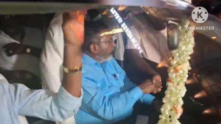 வாணியம்பாடி: பெருமாள்பேட்டையில் பேருந்தில் ஓடி சென்று ஏறி தேர்ச்சியடைந்த மாணவியை சந்தித்து நிதியுதவி அளித்த விசிக தலைவர் திருமாவளவன்