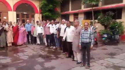 रतलाम नगर: प्रोग्रेसिव पेंशनर्स एसोसिएशन मध्य प्रदेश रतलाम के पदाधिकारी और पेंशनर्स सदस्यों की बैठक स्कूल माणक चौक पर आयोजित की गई