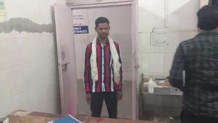 भांडेर: ग्राम पंडोखर के बस स्टैंड पर युवक ने शराब के नशे में लोगों से की गाली-गलौज व मचाया उत्पात, पुलिस ने आरोपी को पकड़ा