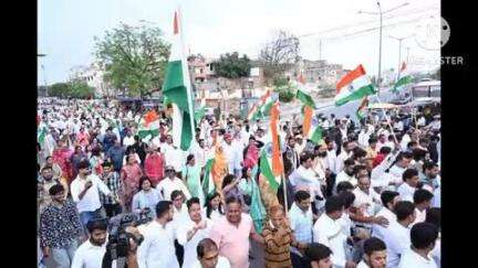 मकराना: विधायक जाकिर हुसैन गैसावत ने जयपुर में कांग्रेस पार्टी द्वारा आयोजित तिरंगा यात्रा में भाग लिया, शहीदों को किया नमन
