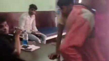 बिसवां: खानपुर मोइया गांव में कपड़े निकाल रही महिला सर्प दंश का शिकार हुई, झड़फूंक के बाद हालत बिगड़ने पर सीएचसी में बची जान