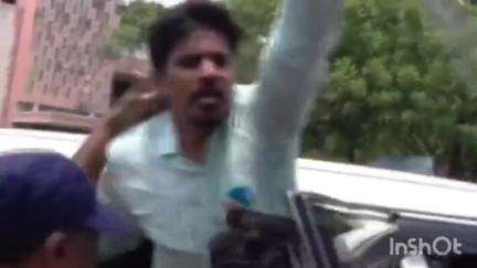 గుంటూరు: జవహర్ లాల్ నెహ్రూపై తెలుగు సినిమా కొరియోగ్రాఫర్ శ్రేష్టవర్మ సోషల్ మీడియా వ్యాఖ్యలపై నగరంలో నిరసన