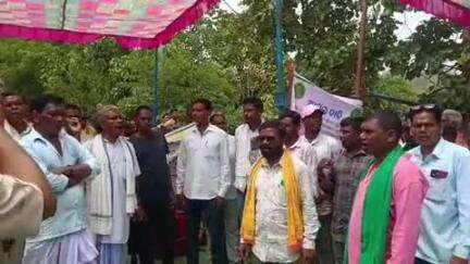 ଧର୍ମଗଡ: ଜଙ୍ଗଲ ଅଧିକାର ଆଇନ ଉଲଘ୍ନ କୁ ବିରୋଧ, ଆମପାଣି ଠାରେ ଜାତୀୟ ରାଜପଥ ଅବରୋଧ