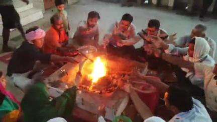 जखनिया: गाजीपुर में हवन पूजन के जरिए आतंक के अंत की कामना, सैनिकों की सुरक्षा के लिए आम नागरिकों ने मांगी दुआ
